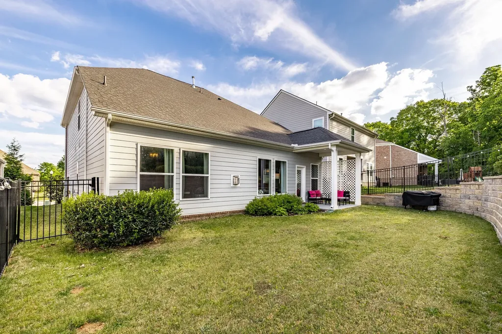 210 Woodhall Court White House TN 37188