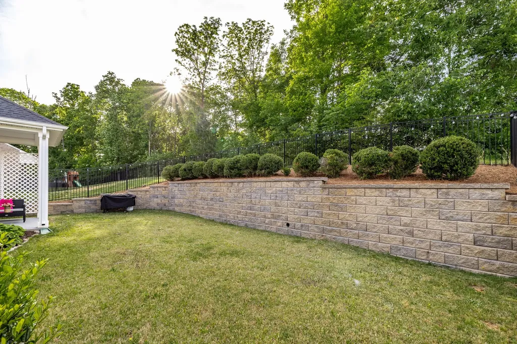 210 Woodhall Court White House TN 37188