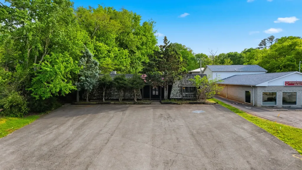 606 Henslee Drive Dickson TN 37055