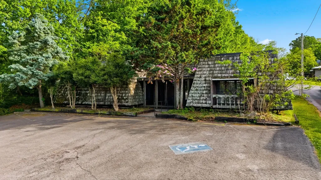 606 Henslee Drive Dickson TN 37055