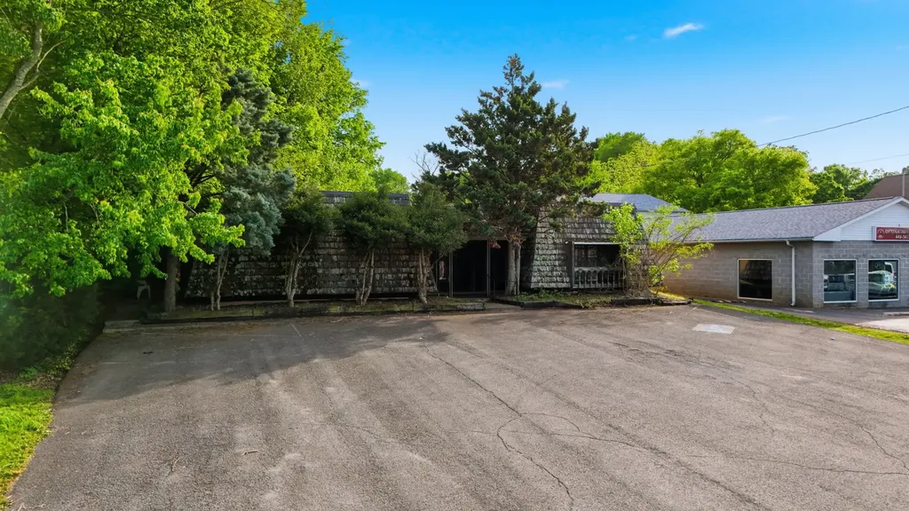 606 Henslee Drive Dickson TN 37055