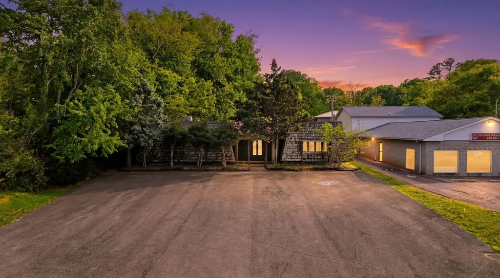 606 Henslee Drive Dickson TN 37055