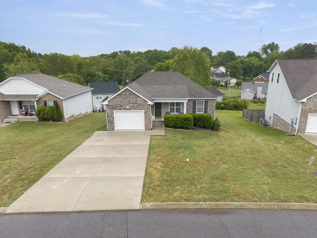 631 Berry Circle Springfield TN 37172