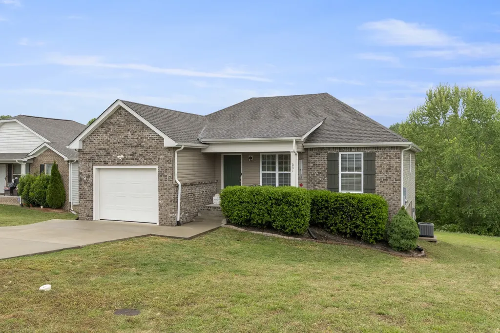 631 Berry Circle Springfield TN 37172