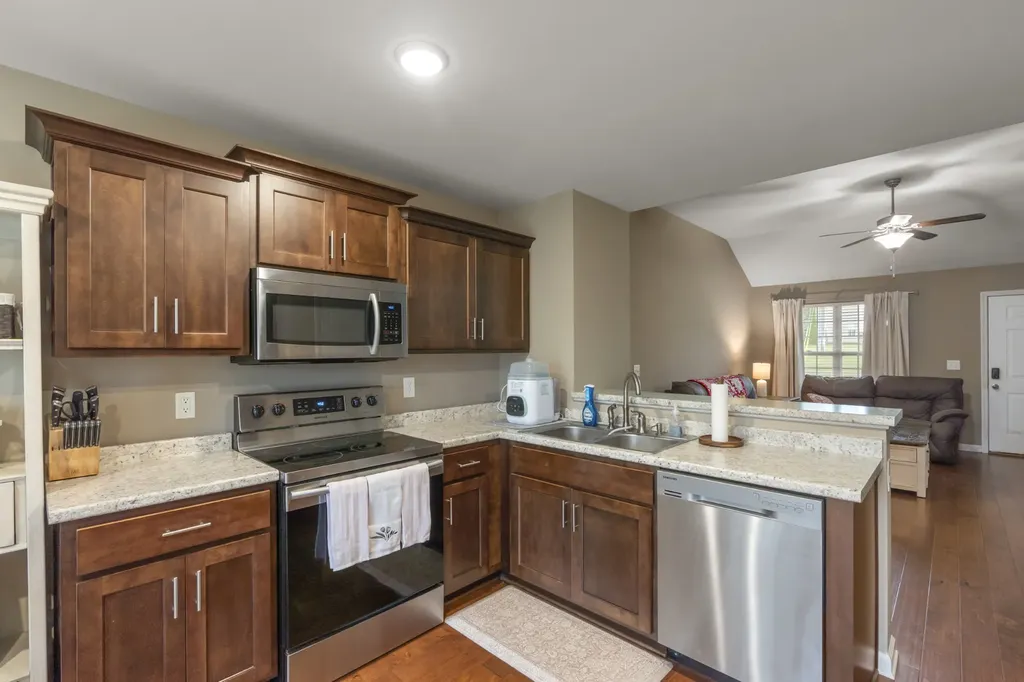631 Berry Circle Springfield TN 37172