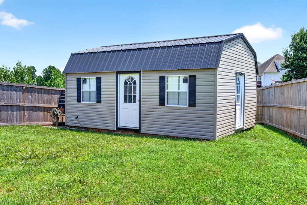 1305 Apple Blossom Road Clarksville TN 37042