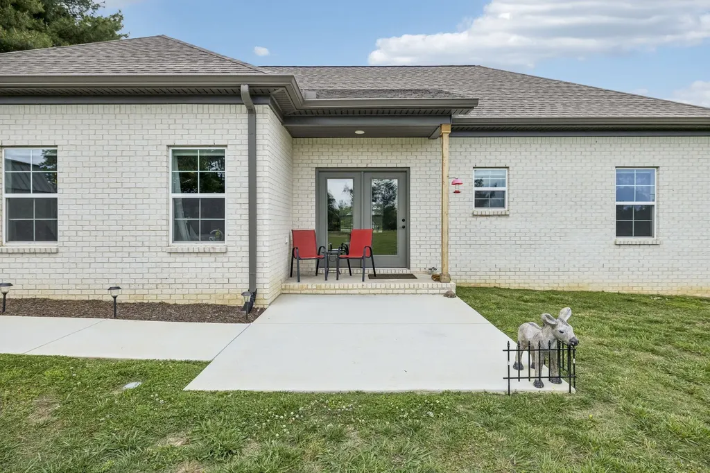 581 Pack Circle Smithville TN 37166