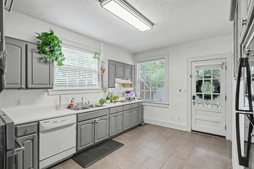 703 5th Ave, W Springfield TN 37172
