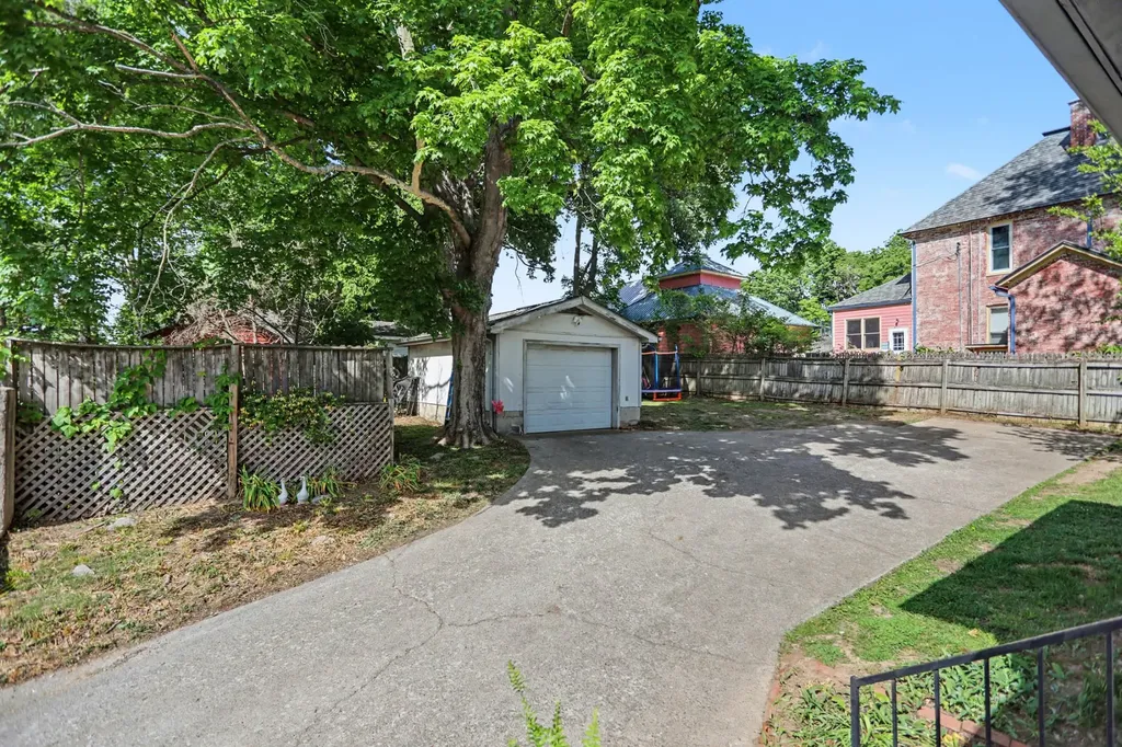 703 5th Ave, W Springfield TN 37172