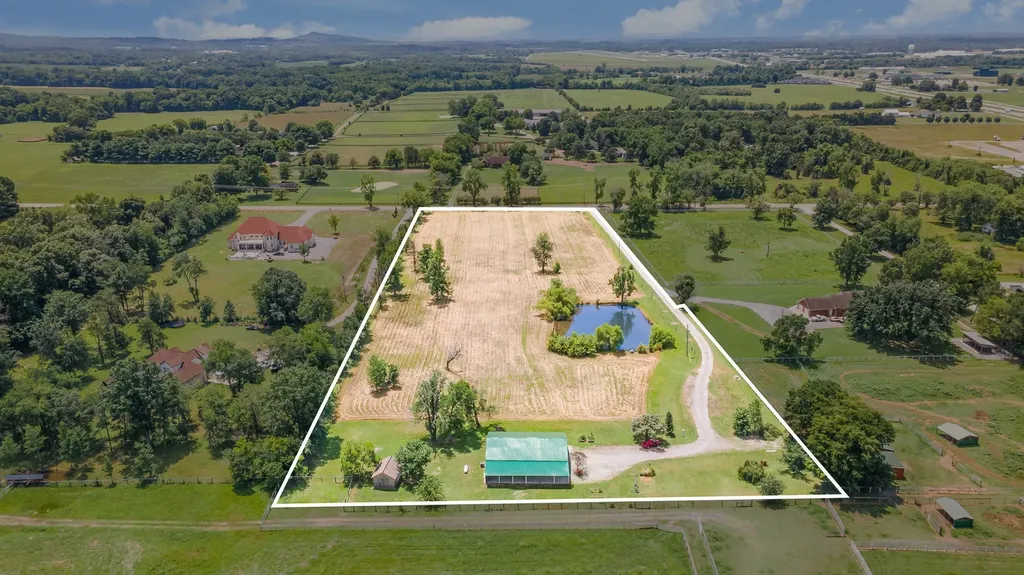 129 Highway 82 East Bell Buckle TN 37020