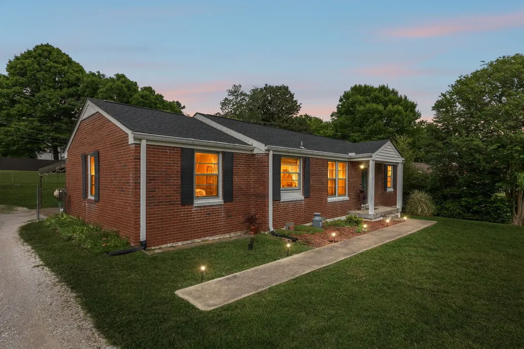110 Pleasant Drive Columbia TN 38401