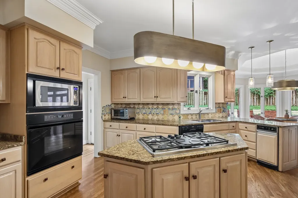 27 Annandale Nashville TN 37215