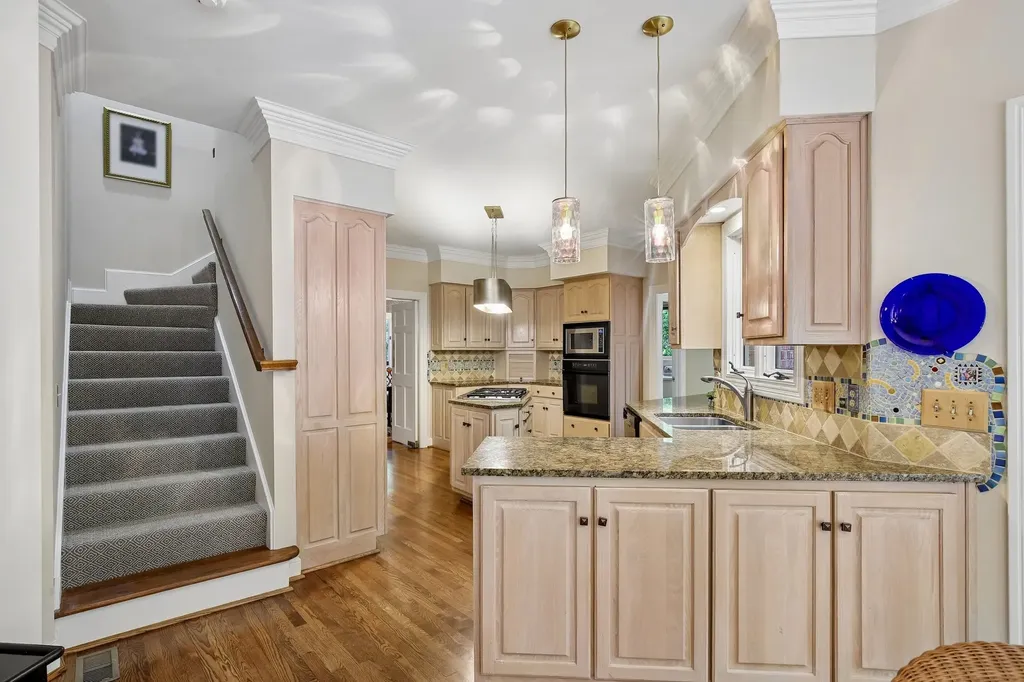 27 Annandale Nashville TN 37215