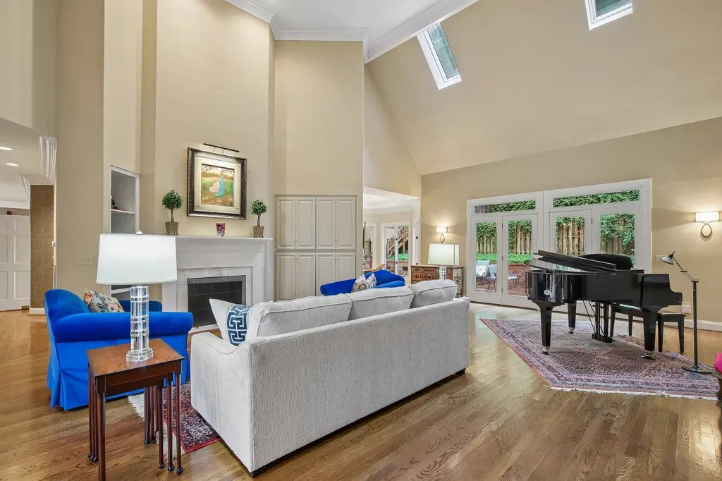 27 Annandale Nashville TN 37215