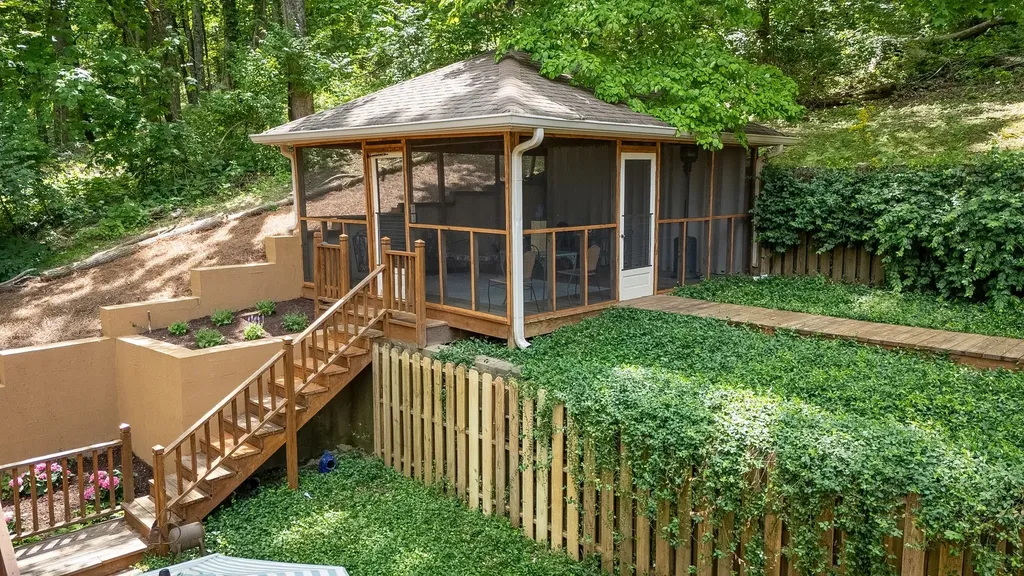 27 Annandale Nashville TN 37215