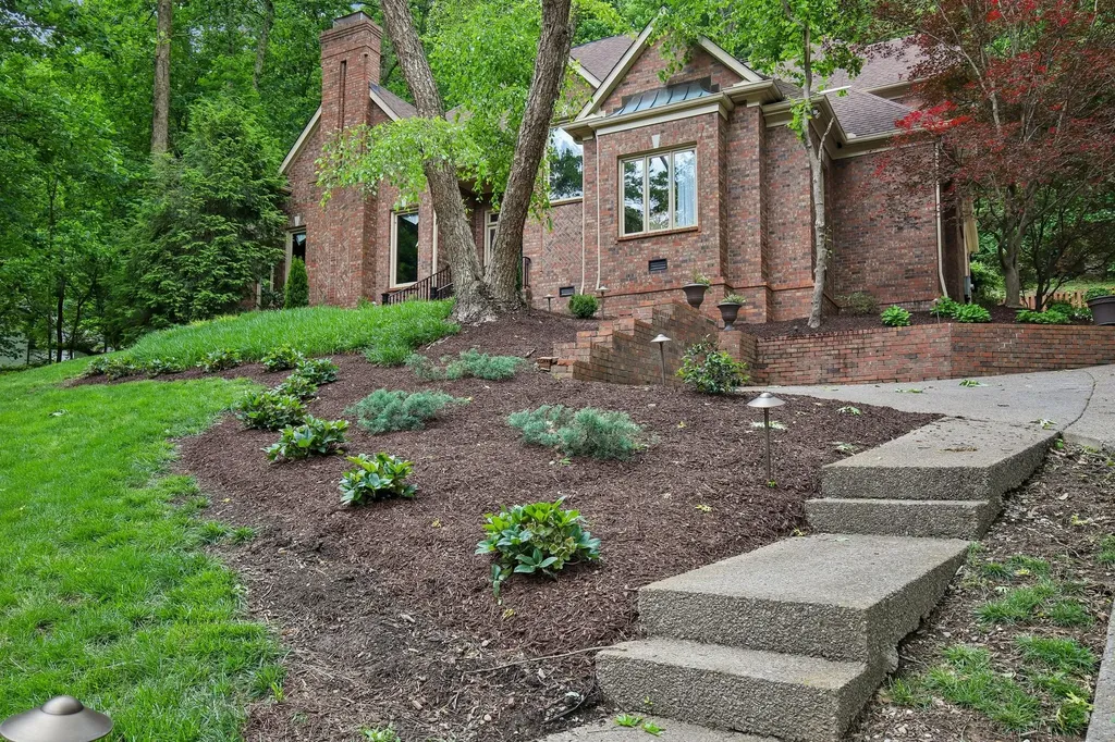 27 Annandale Nashville TN 37215