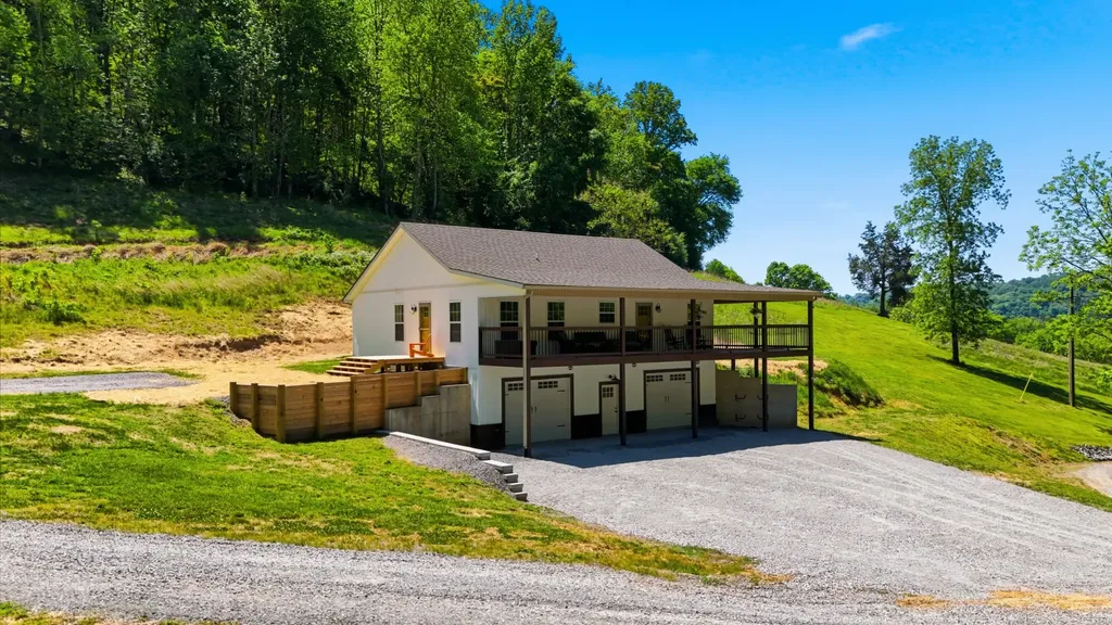 2431 Free State Road Gainesboro TN 38562