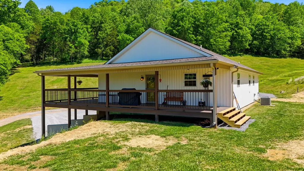 2431 Free State Road Gainesboro TN 38562