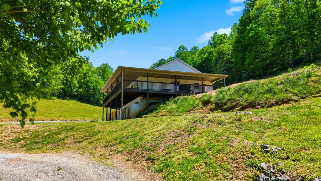 2431 Free State Road Gainesboro TN 38562