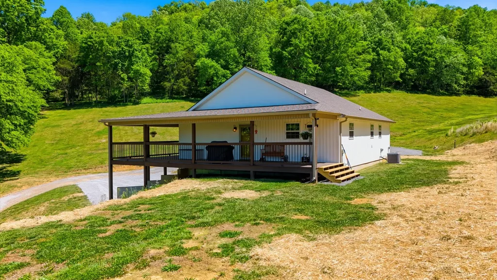 2431 Free State Road Gainesboro TN 38562