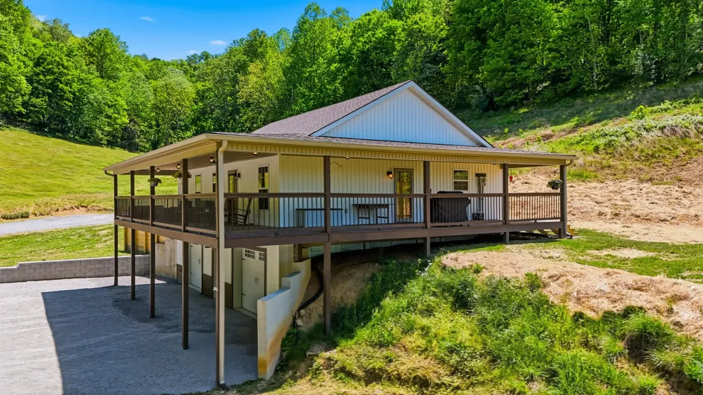 2431 Free State Road Gainesboro TN 38562