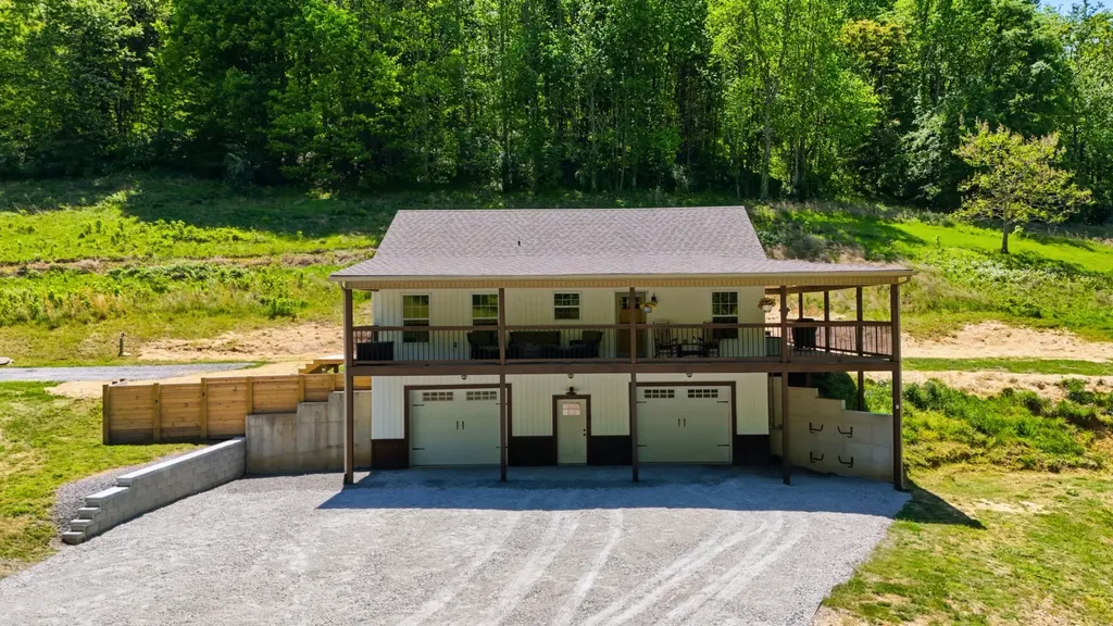 2431 Free State Road Gainesboro TN 38562