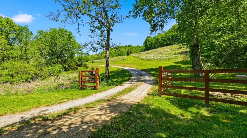 2431 Free State Road Gainesboro TN 38562