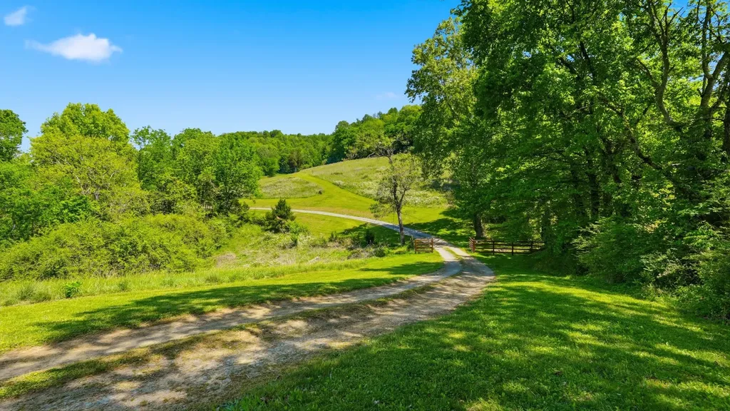 2431 Free State Road Gainesboro TN 38562