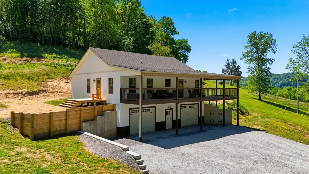 2431 Free State Road Gainesboro TN 38562