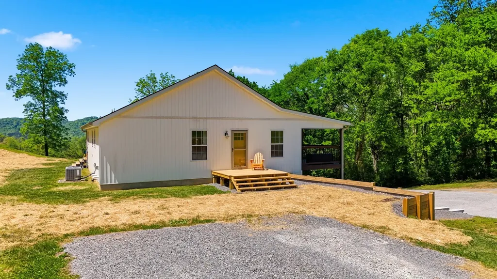 2431 Free State Road Gainesboro TN 38562
