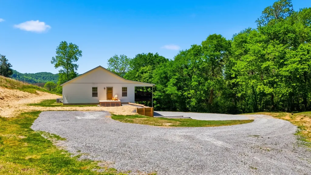 2431 Free State Road Gainesboro TN 38562