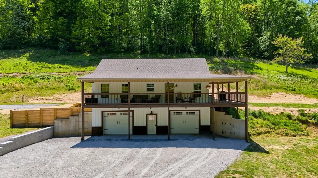 2431 Free State Road Gainesboro TN 38562