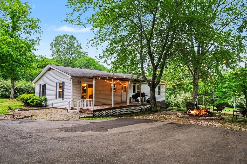 2020 Estes Lane Columbia TN 38401