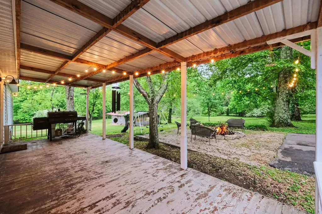 2020 Estes Lane Columbia TN 38401