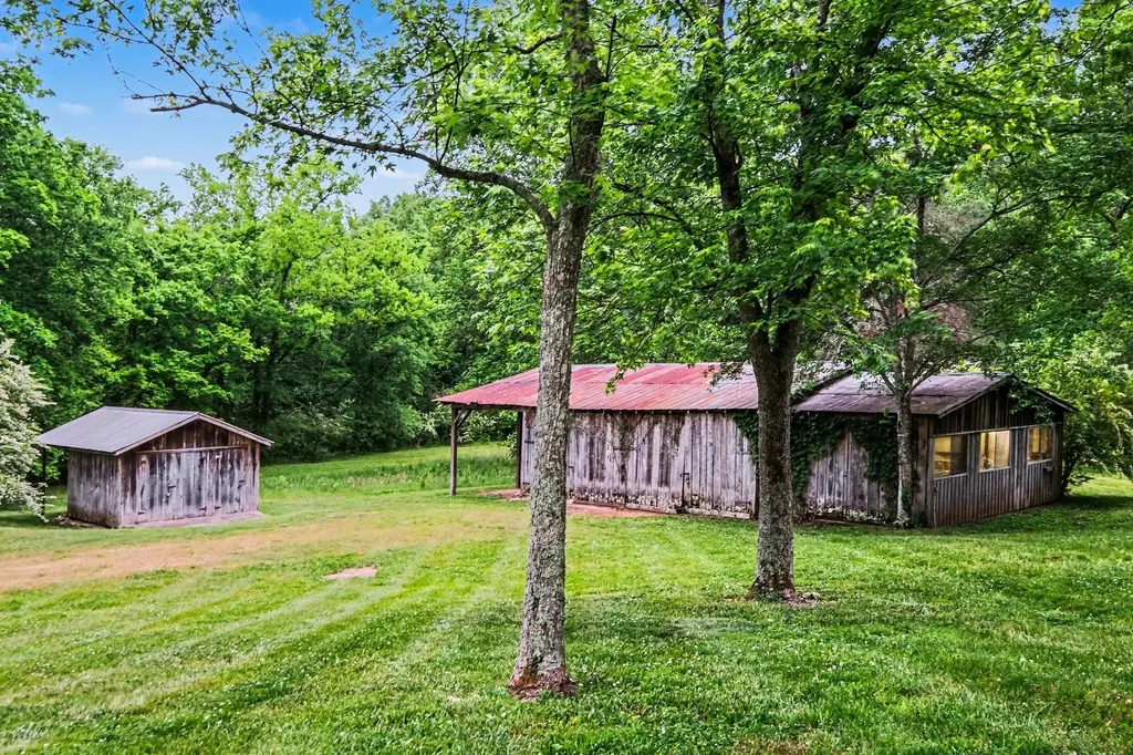 2020 Estes Lane Columbia TN 38401
