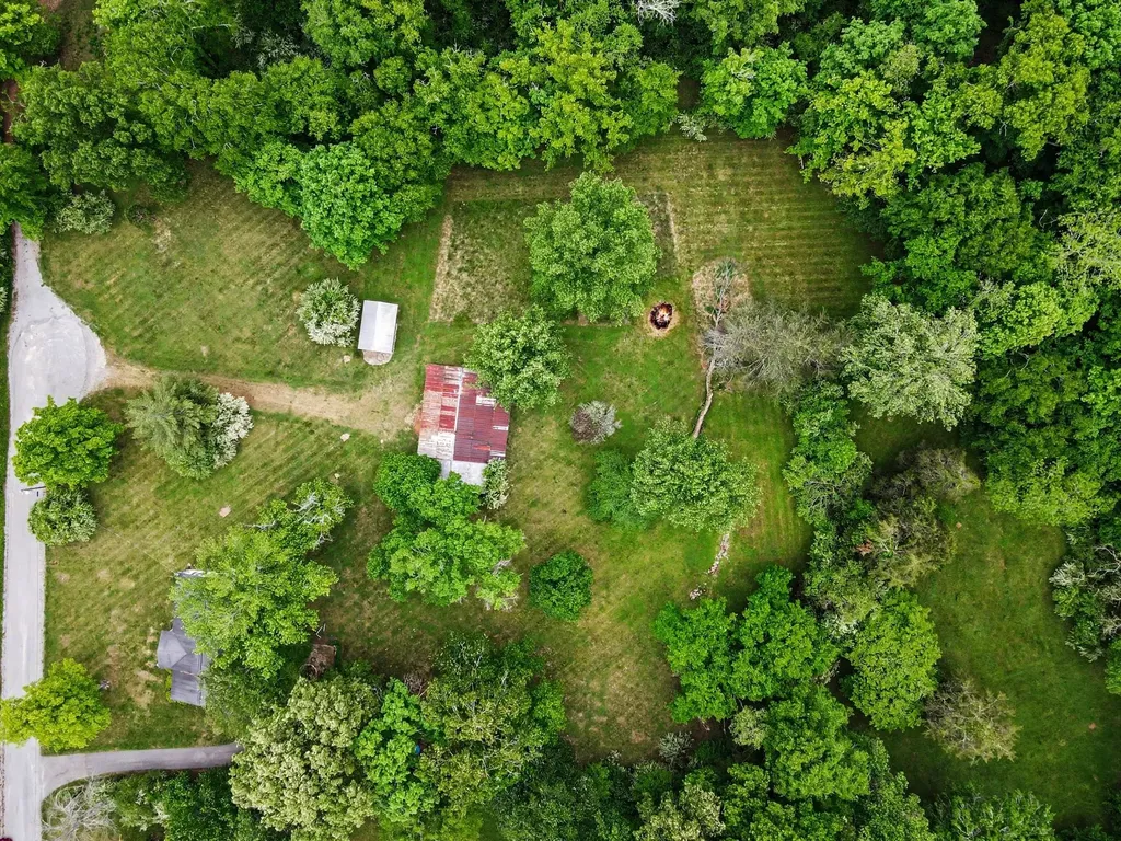 2020 Estes Lane Columbia TN 38401