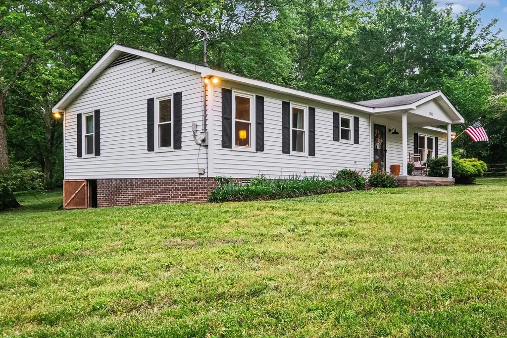 2020 Estes Lane Columbia TN 38401