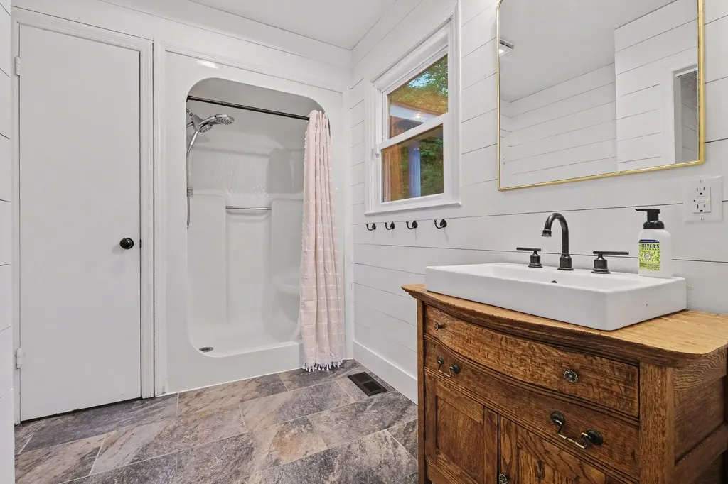 2020 Estes Lane Columbia TN 38401