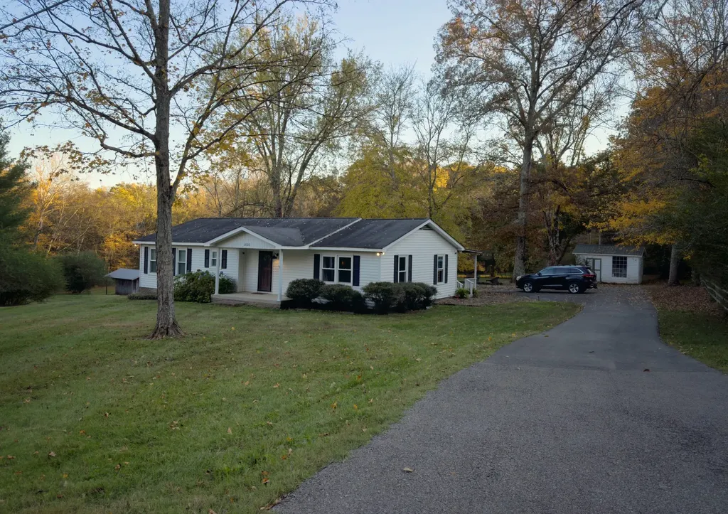 2020 Estes Lane Columbia TN 38401