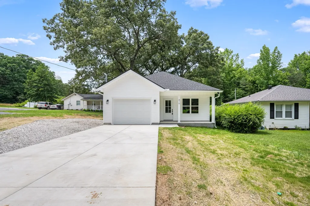 816 W Lincoln Street Tullahoma TN 37388