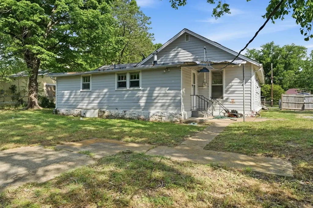 1801 Elizabeth Road Nashville TN 37218