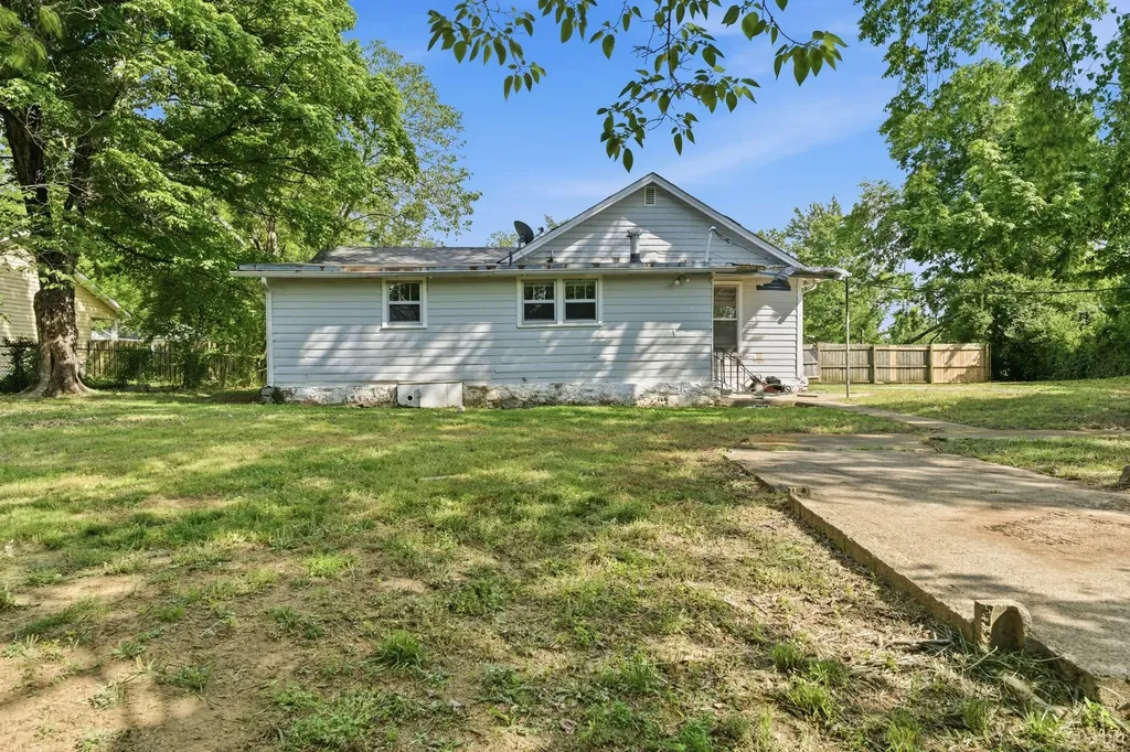 1801 Elizabeth Road Nashville TN 37218