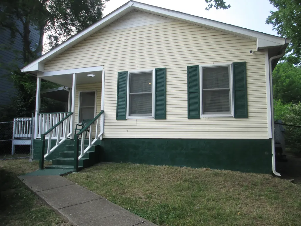1206 Avondale Circle Nashville TN 37207
