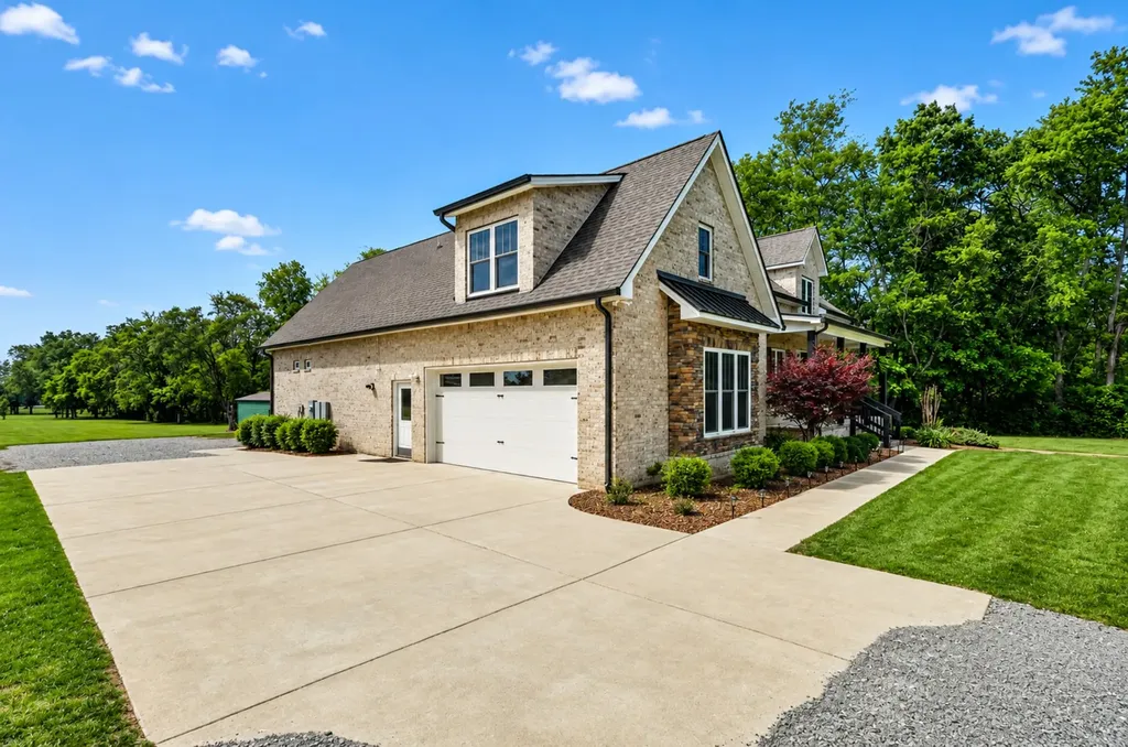 923 Dobbins Pike Gallatin TN 37066