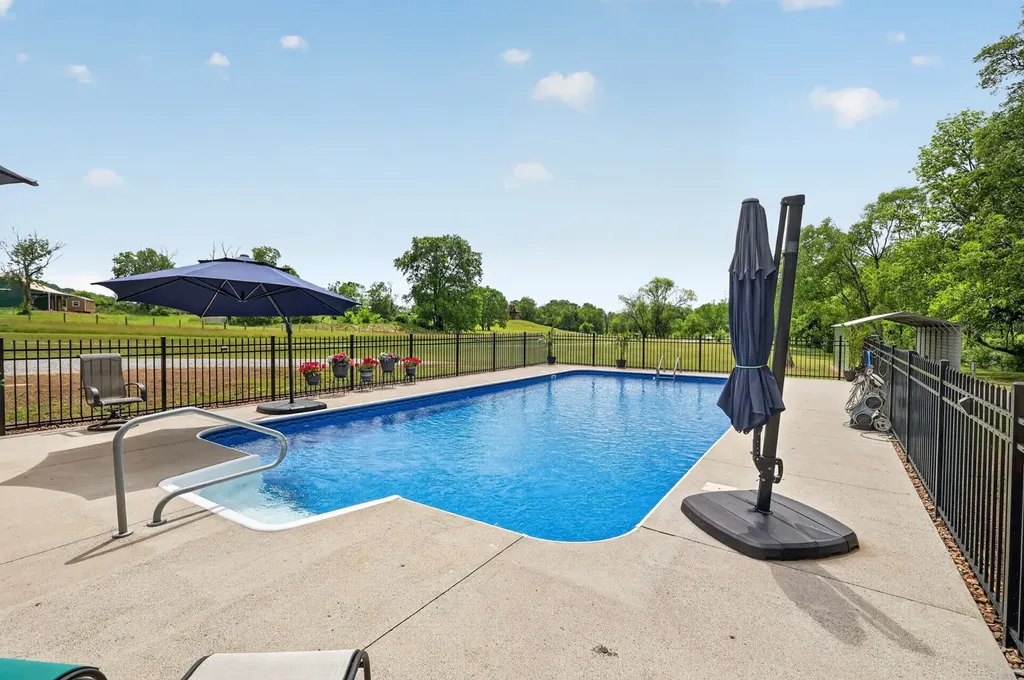 923 Dobbins Pike Gallatin TN 37066
