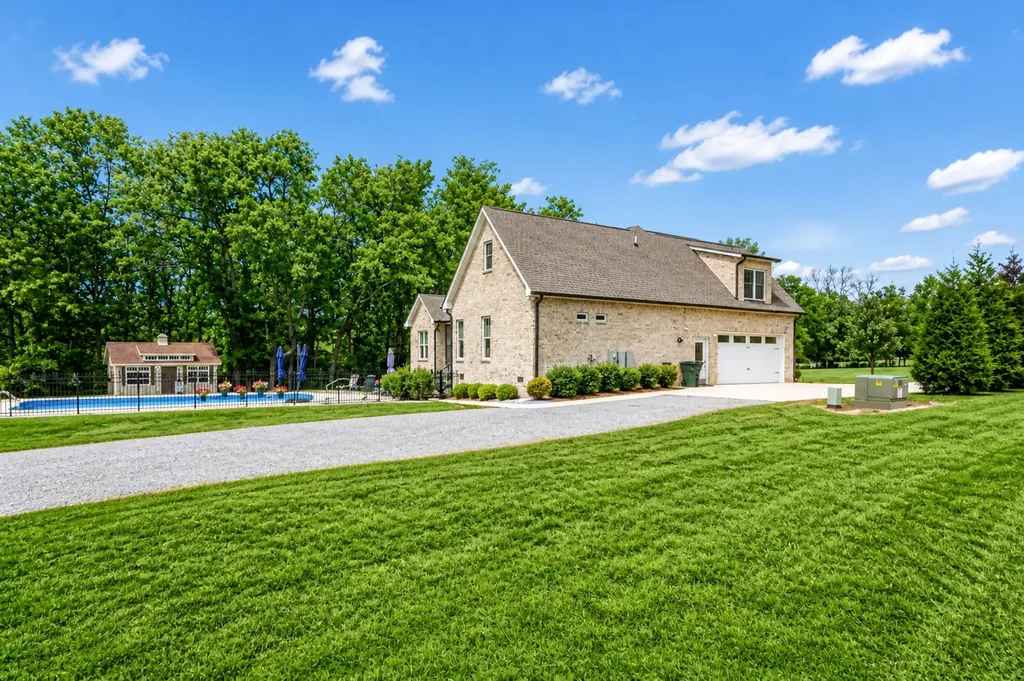 923 Dobbins Pike Gallatin TN 37066
