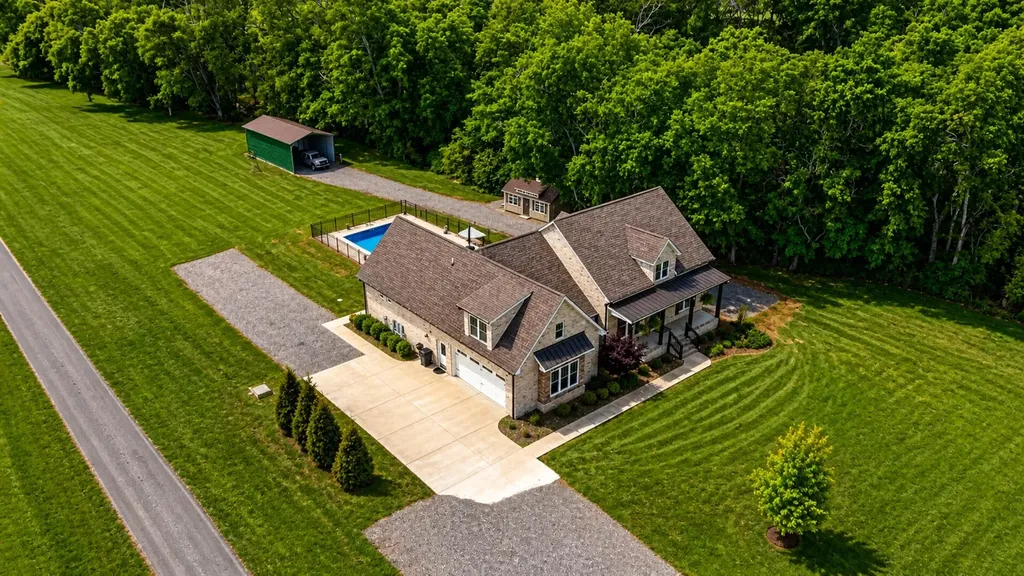 923 Dobbins Pike Gallatin TN 37066