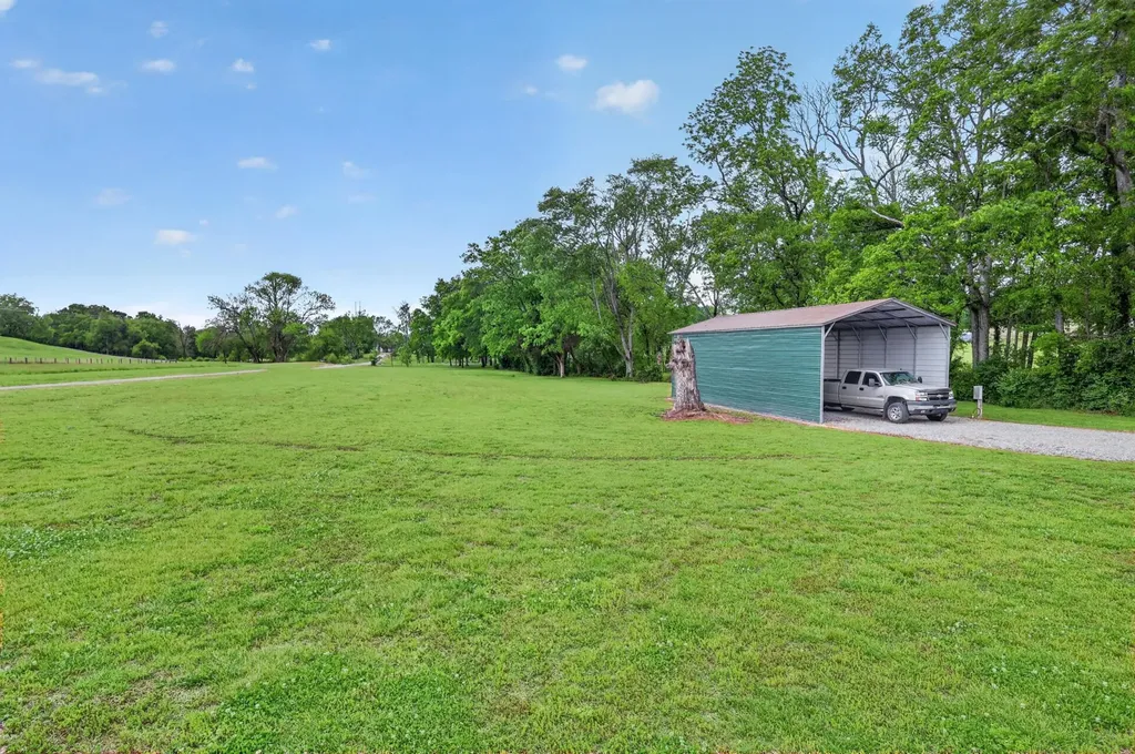 923 Dobbins Pike Gallatin TN 37066
