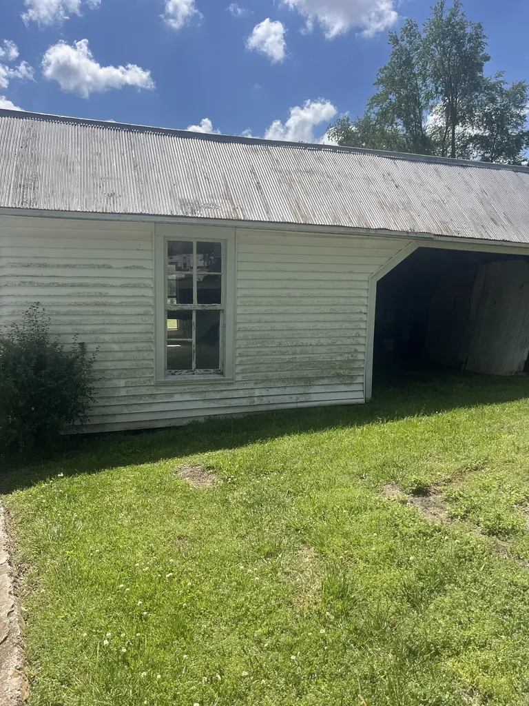 1107 W Church Street Orlinda TN 37141
