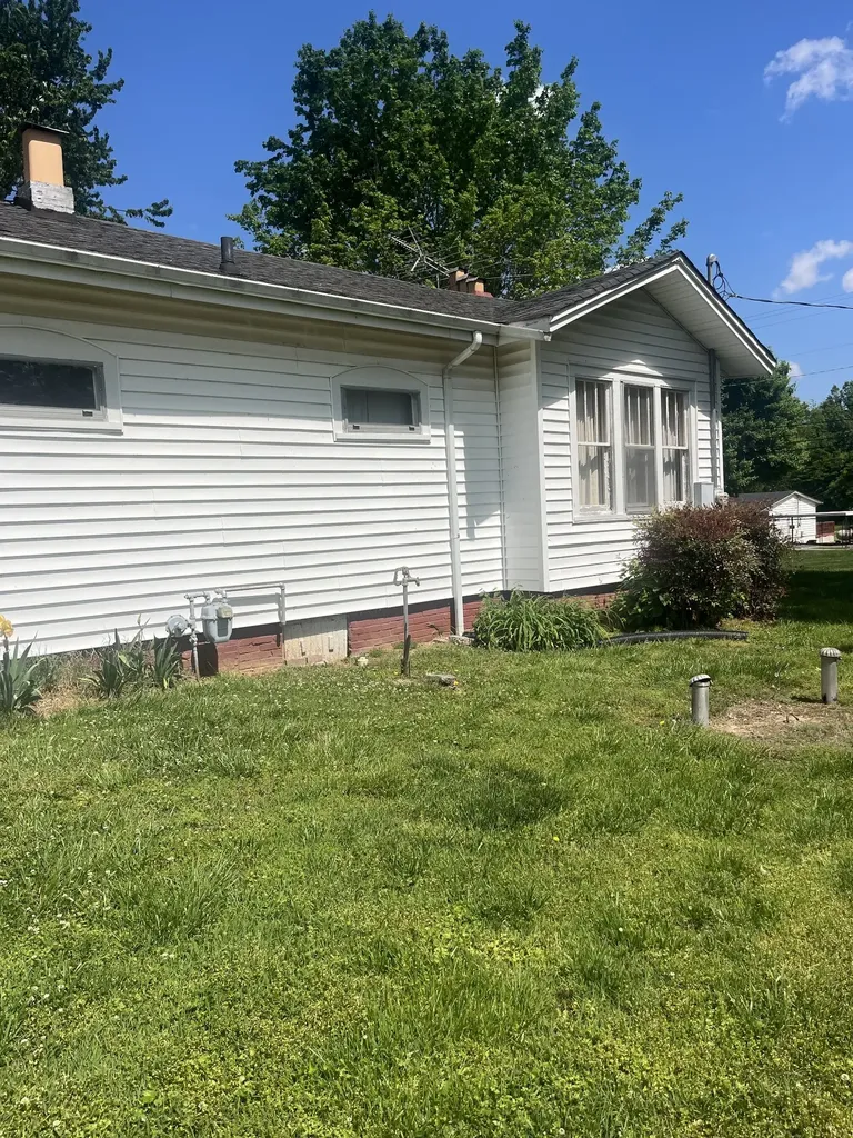 1107 W Church Street Orlinda TN 37141